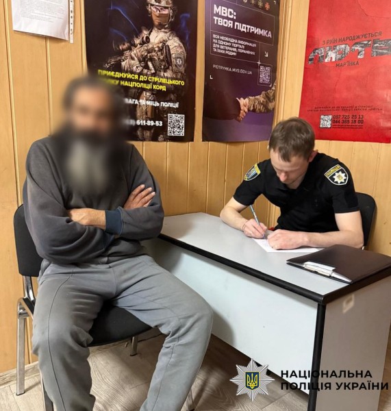 На Хрещатику затримали за дрібне хуліганство: чоловік розгулював без одягу