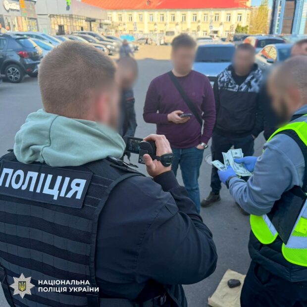 Схема бронювання від армії в Києві: затримали організатора, вимагав 25 тисяч доларів