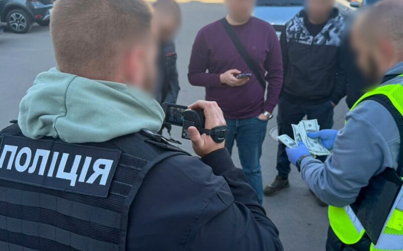Ряса замість військової форми: у столиці затримали організатора чергової схеми уникнення служби в армії