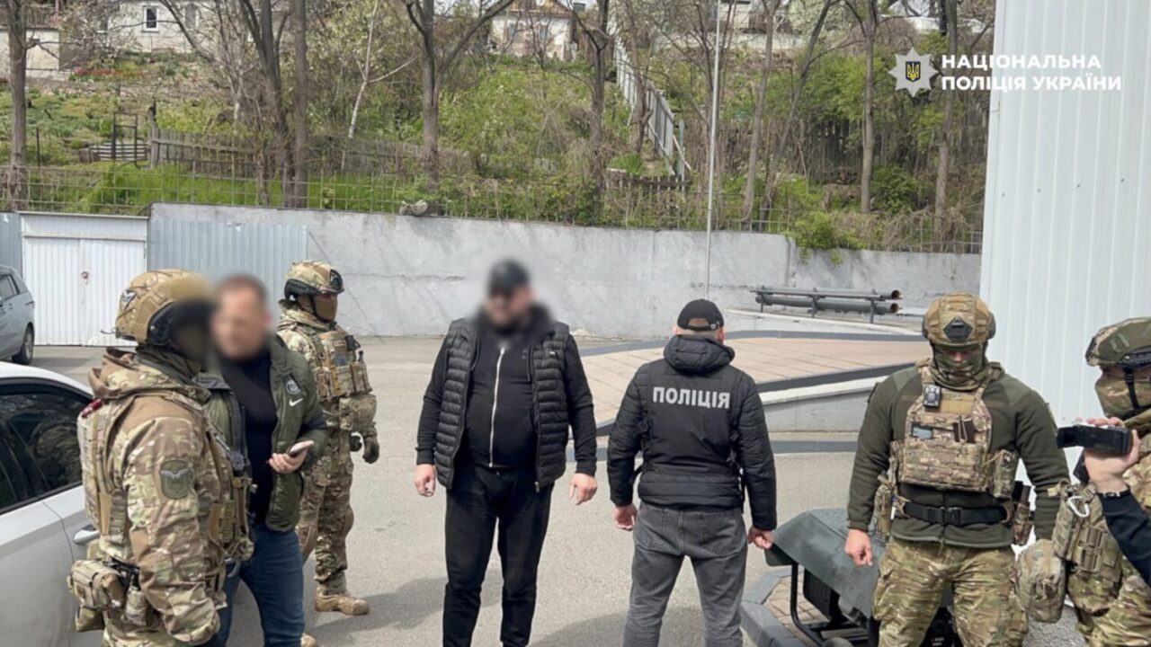 У Києві затримали організатора незаконного переправлення чоловіків за кордон (фото)