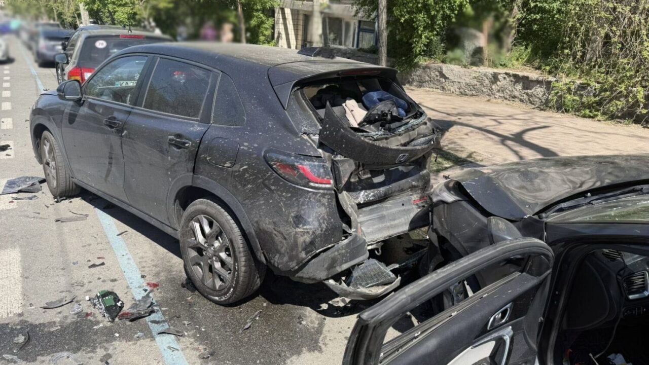 Поліція затримала п’яного водія Maserati за ДТП біля Ботсаду (фото)