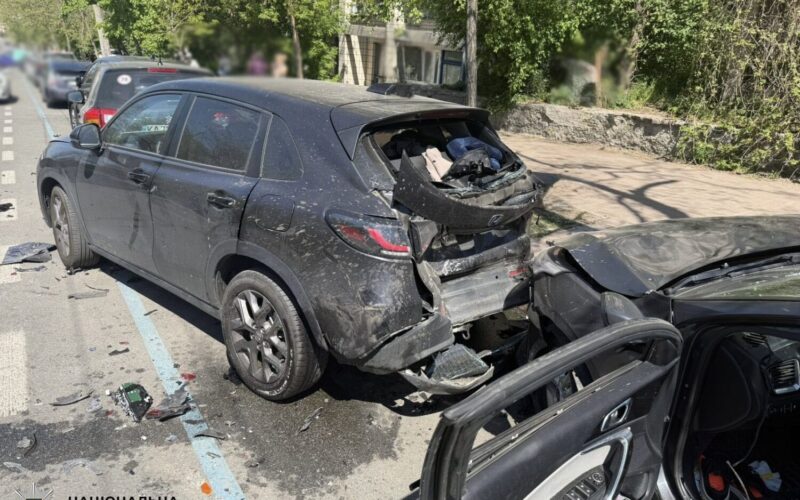 Поліція затримала п’яного водія Maserati за ДТП біля Ботсаду (фото)
