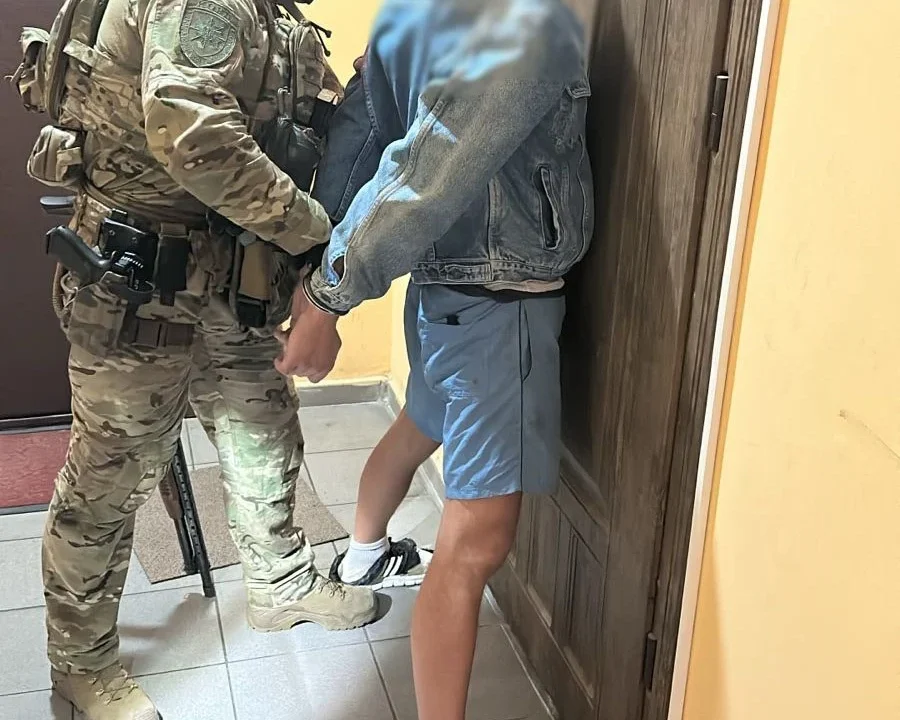 Поліція Києва повідомила про підозру чоловікові, який вчинив стрілянину у багатоповерхівці Деснянського району (фото)