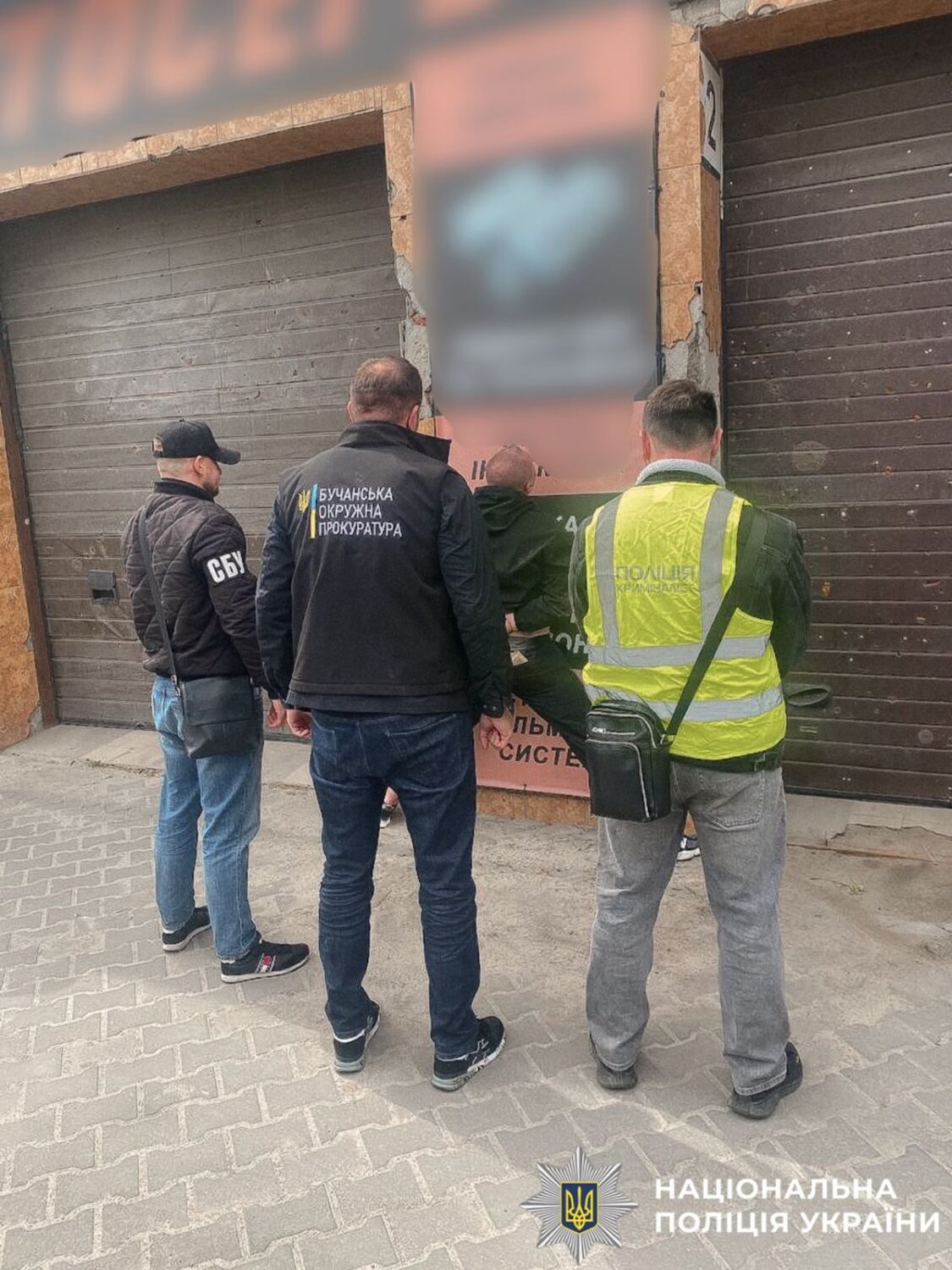На Бучанщині затримали чоловіків за продаж гуманітарних автомобілів