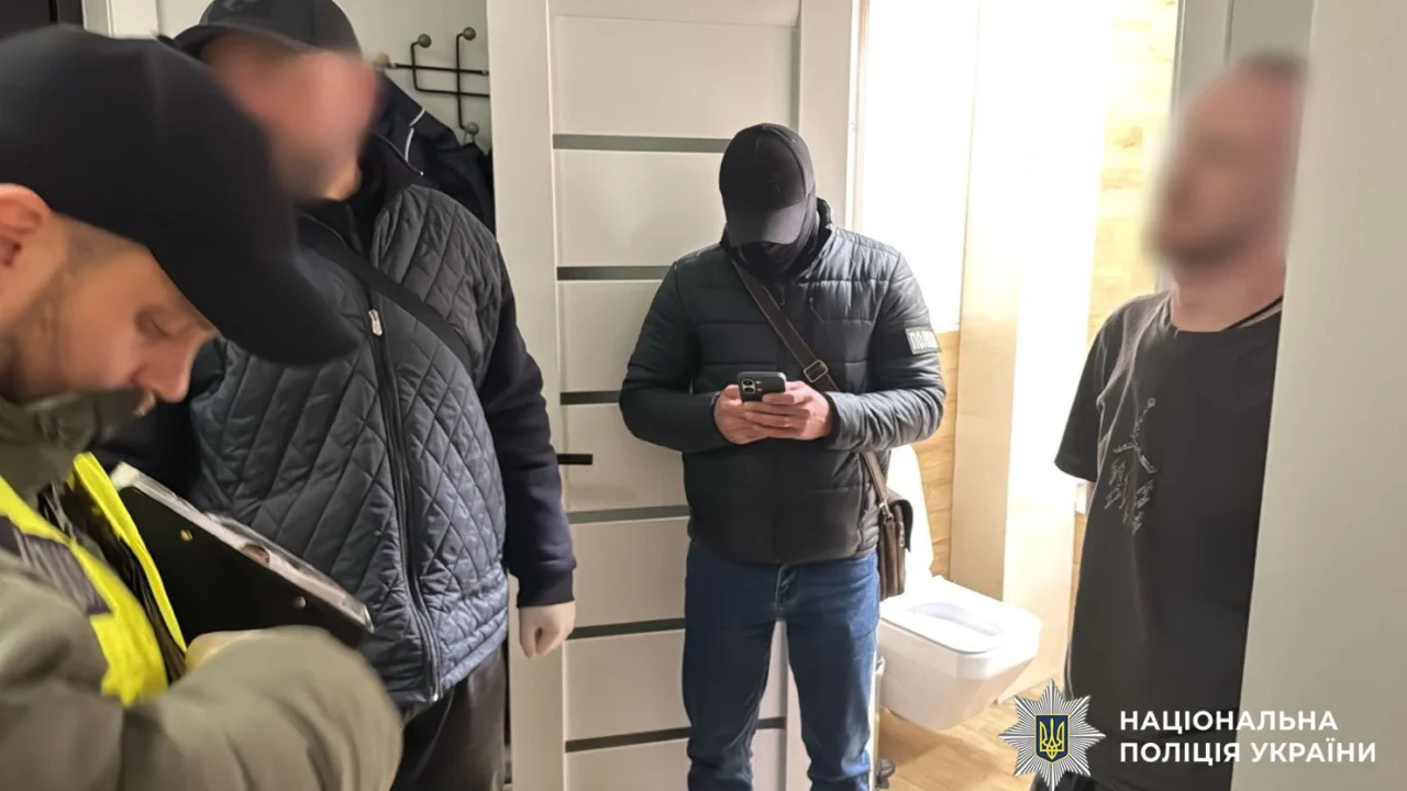 3 500 доларів за службу в тилу: у Києві затримали чоловіка, який обіцяв організувати переведення військовослужбовця (фото)