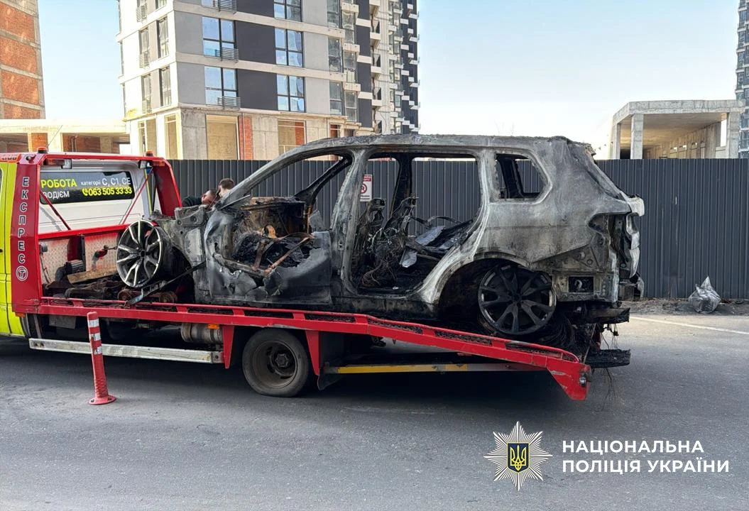 Правоохоронці повідомили про підозру двом фігурантам, які підпалили автомобіль BMW X7 одного зі столичних бізнесменів (відео)