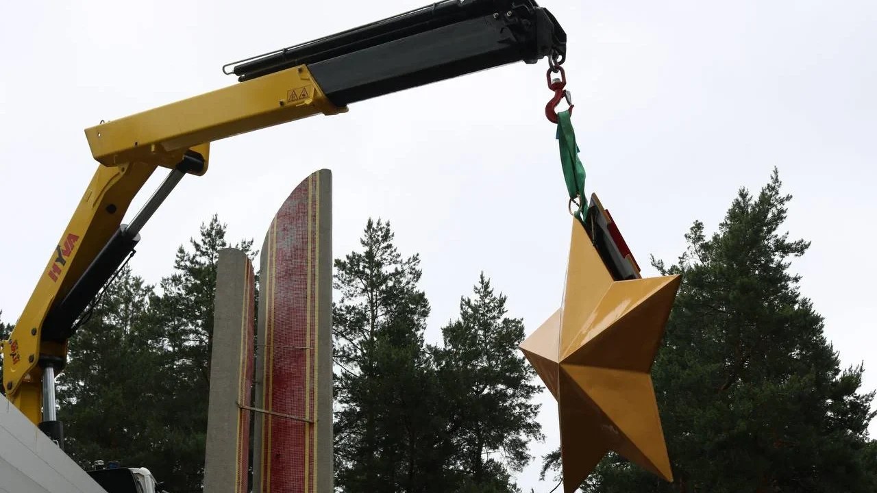 На в’їзді до Києва прибрали радянську зірку