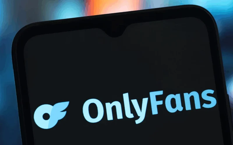 У Києві поліція купувала приватні фото та відео моделі OnlyFans, щоб притягти її до відповідальності