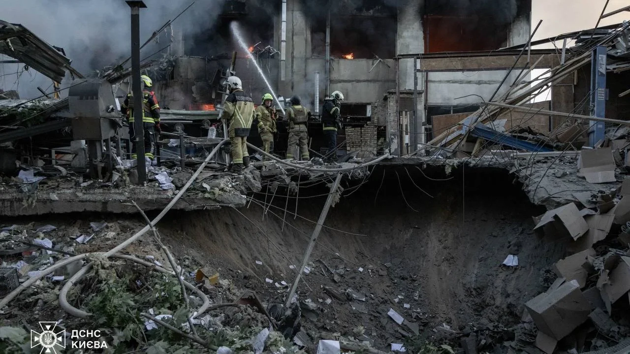 У 3 районах Києва пошкоджені 11 закладів освіти внаслідок ворожої атаки з 1 на 2 червня