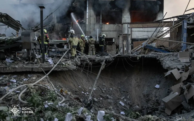 У 3 районах Києва пошкоджені 11 закладів освіти внаслідок ворожої атаки з 1 на 2 червня