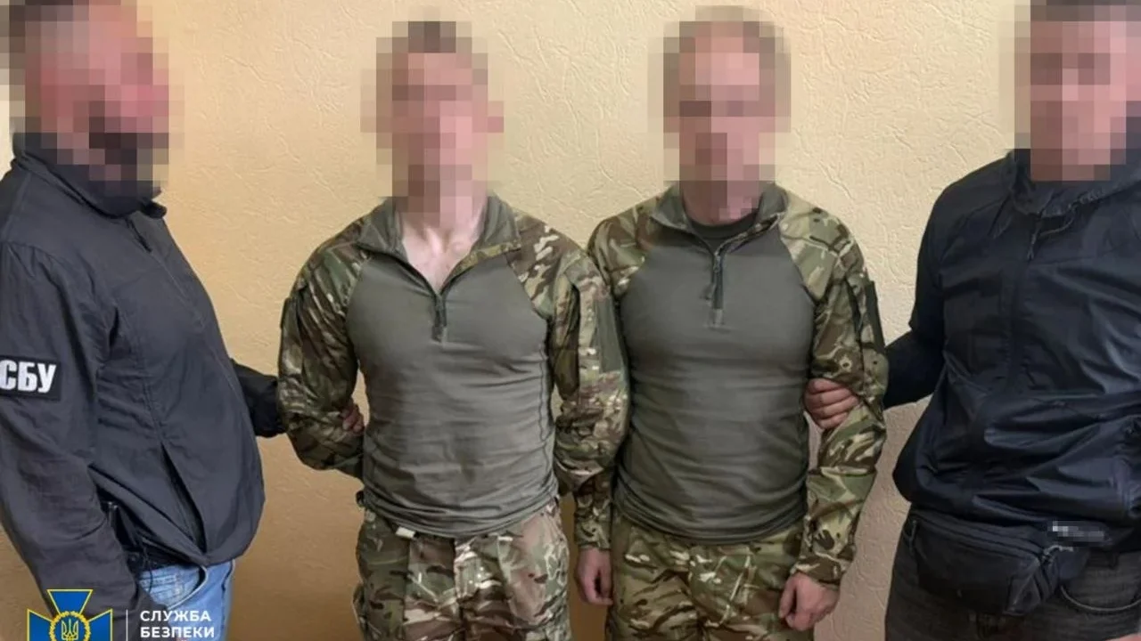 Правоохоронці затримали агентів фсб, які готували теракт біля однієї з адмінбудівель у центрі Києва і намагалися втекти до росії (відео)