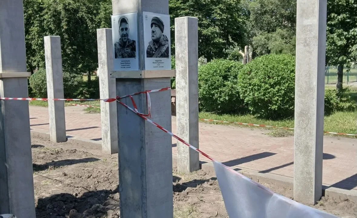 У мережі скаржаться на вигляд Алеї Героїв у Деснянському районі Києва