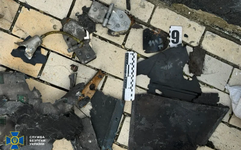 СБУ показала уламки дрона «Герань», яким росіяни вдарили по Києво-Печерській лаврі (відео)
