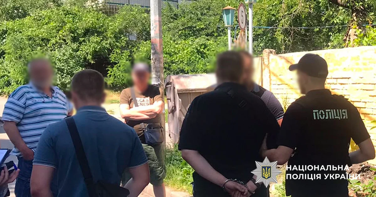 У Києві затримали «посадовця» вигаданого комітету під час отримання $20 000 за обіцянку «відмазати» від армії