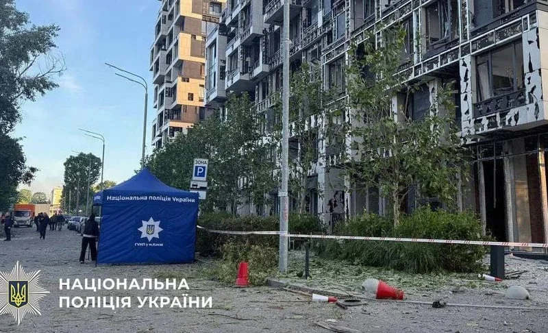 Двоє хлопчиків, чия мама загинула, коли бігла з ними до укриття в Києві, після атаки потрапили до «Охматдиту»