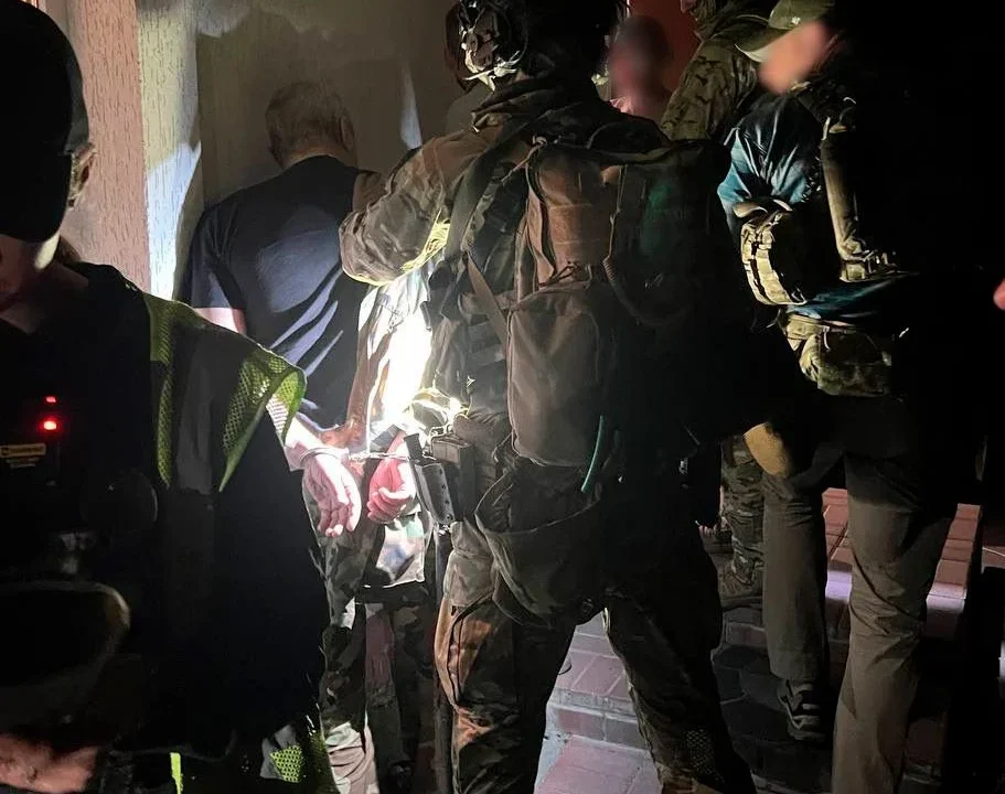 У Києві водій вчинив стрілянину та поранив опонента під час конфлікту на дорозі (фото)