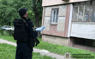 Поліцейські Києва оголосили про підозру чоловіку, який кинув собаку з вікна шостого поверху (фото)