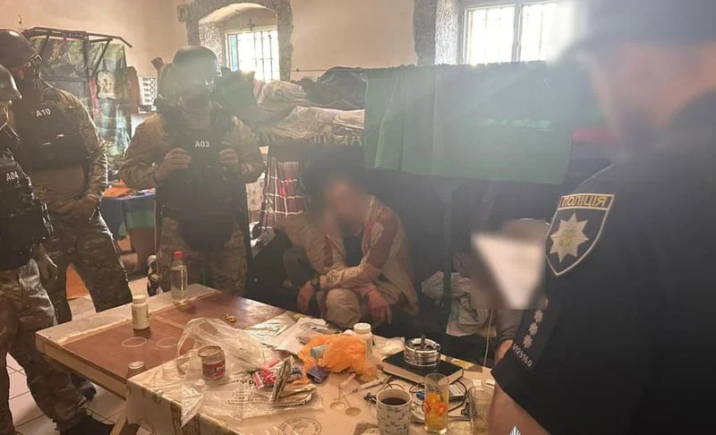 Метадон в буряках та милі: правоохоронці ліквідували канал постачання наркотиків до Київського СІЗО