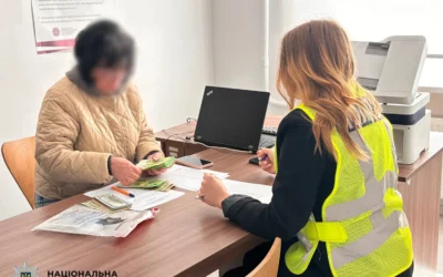 У Києві двом пенсіонеркам повернули понад мільйон гривень, виманених у них шахраями під виглядом СБУ