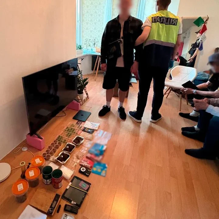 Правоохоронці перекрили міжнародний канал постачання кокаїну до столиці: затримано киянина із «товаром» на майже 3 мільйона гривень (відео)