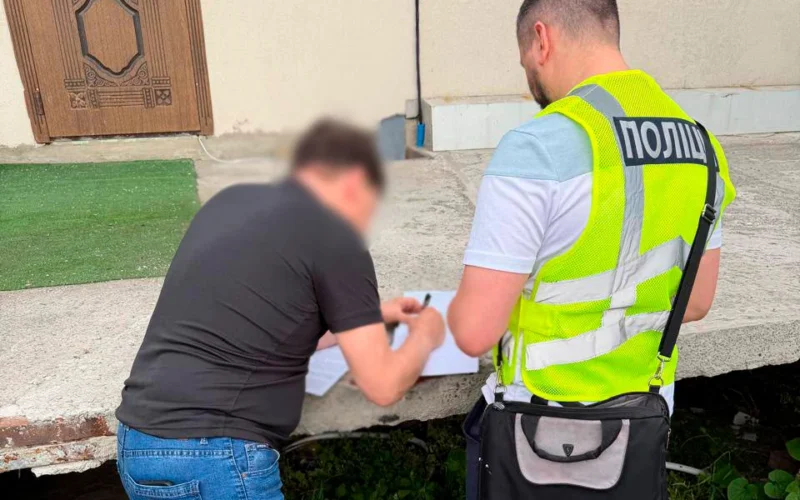 Оформлювали фіктивну інвалідність за 25 тисяч доларів: у Києві повідомили про підозру сімом учасникам злочинної схеми