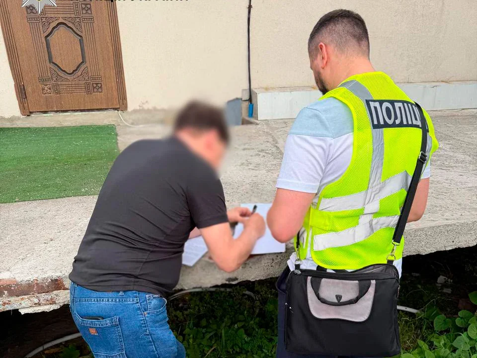 Оформлювали фіктивну інвалідність за 25 тисяч доларів: у Києві повідомили про підозру сімом учасникам злочинної схеми