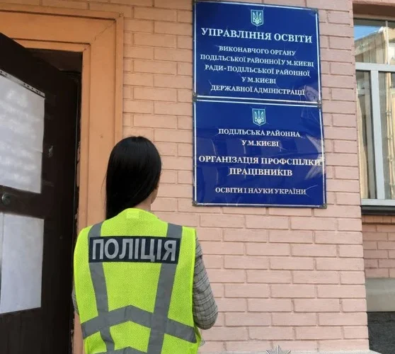 Посадовець Подільської РДА переплатив 770 000 гривень за фарбу для ремонту