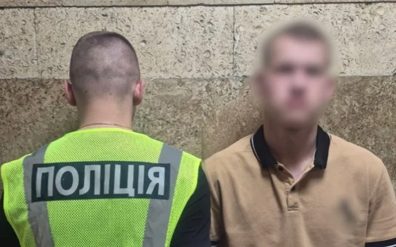 У Києві компанія перед камерами прив’язала чоловіка до дерева та закатувала його до смерті (фото)