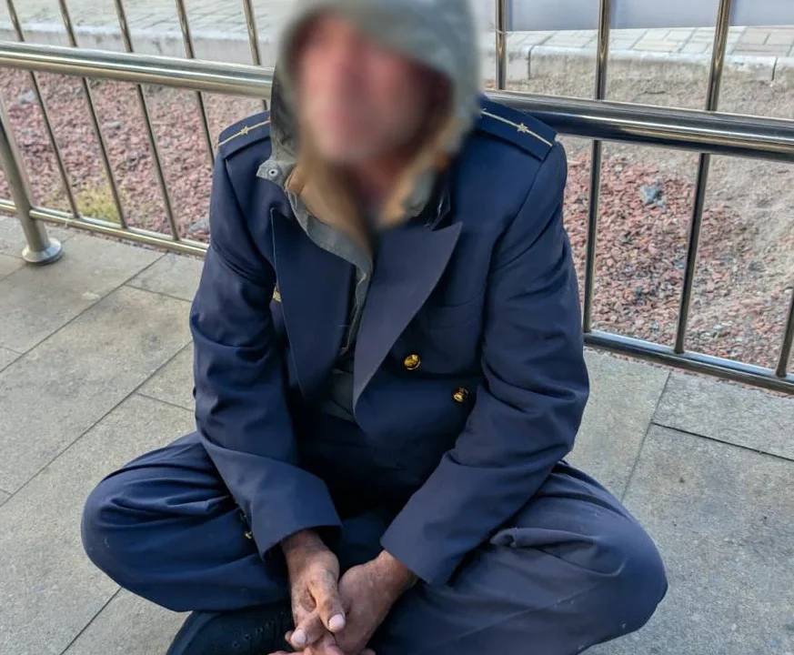 У Києві рецидивіст розбив музейний потяг і перевдягнувся залізничником (фото)