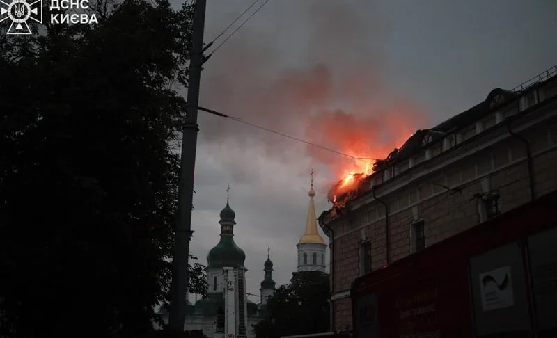 Росіяни атакували Київ: пожежі в 8 районах, 4 загиблих