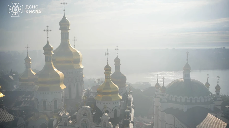 Рятувальники показали наслідки удару “Шахеда” по Києво-Печерській лаврі (відео)