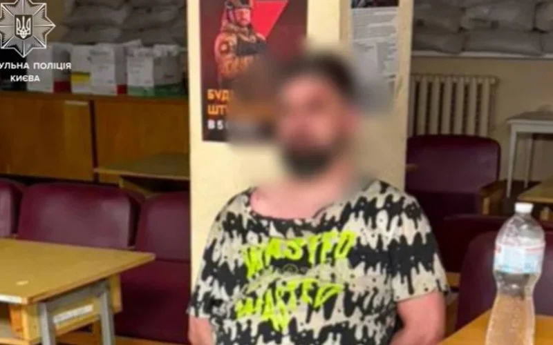 У Києві група осіб “перешкоджала затриманню правопорушника” – патрульна поліція