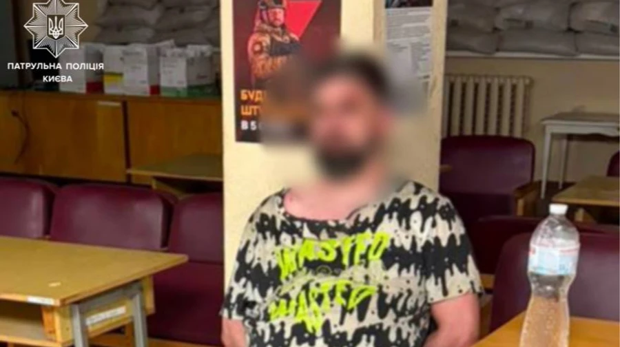 У Києві група осіб “перешкоджала затриманню правопорушника” – патрульна поліція