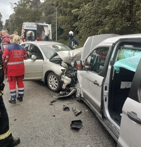 На Київщині внаслідок зіткнення автівок загинули двоє людей