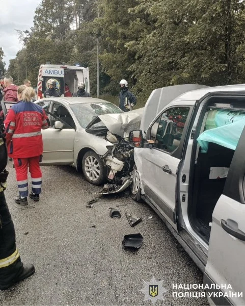 На Київщині внаслідок зіткнення автівок загинули двоє людей