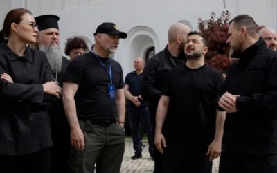 Зеленський побував у пошкодженій Лаврі і запевнив, що відповідь на дії росіян буде