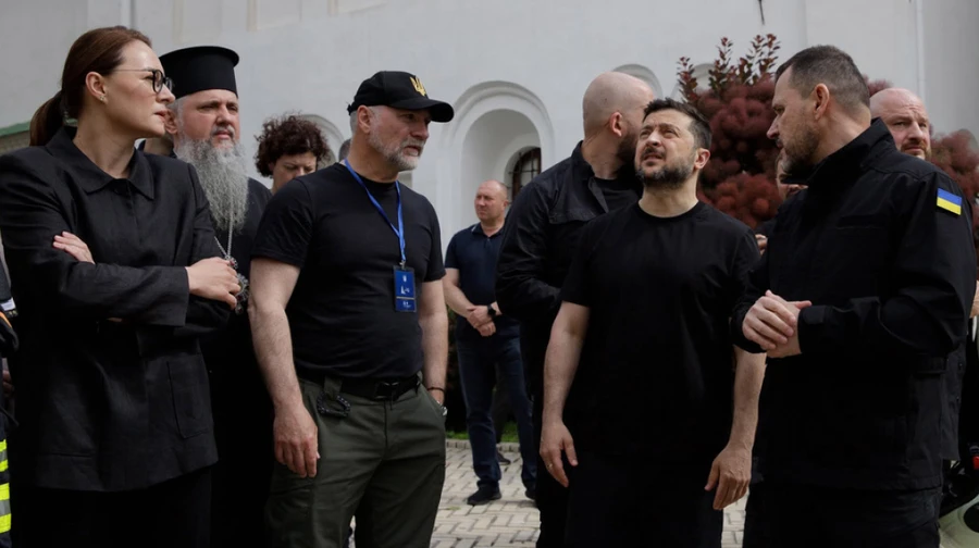 Зеленський побував у пошкодженій Лаврі і запевнив, що відповідь на дії росіян буде