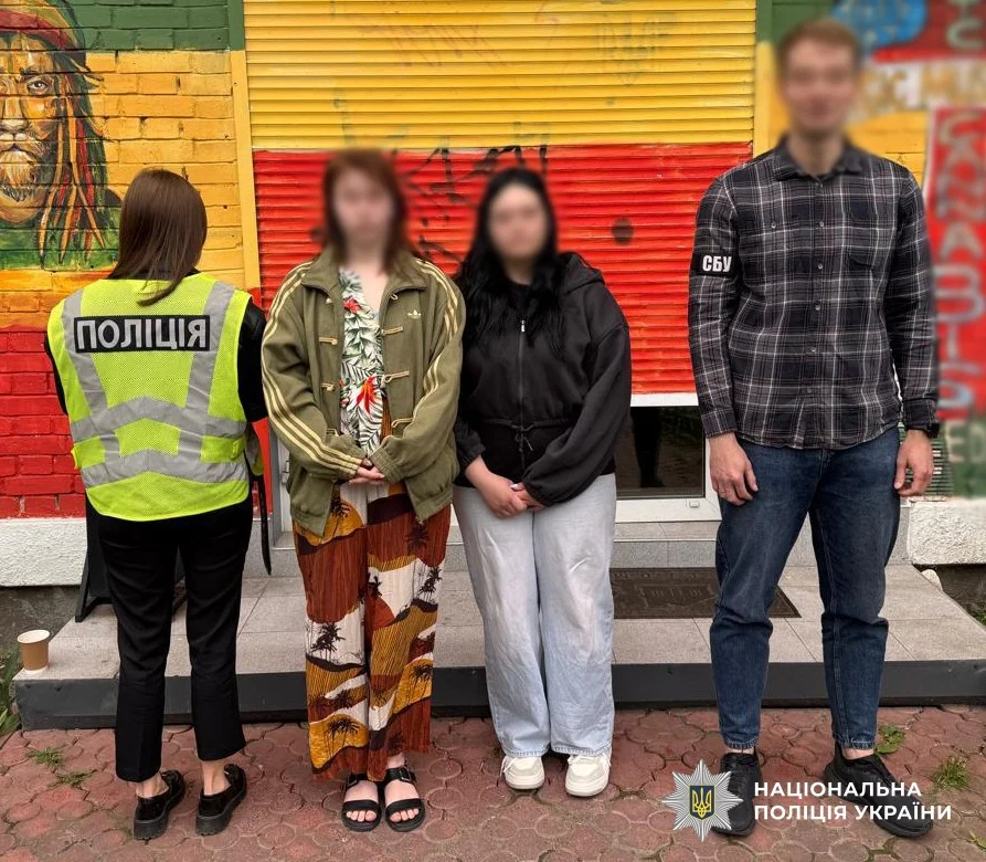 Наркоділки Києва збували психотропи під виглядом цукерок: 8 затримано