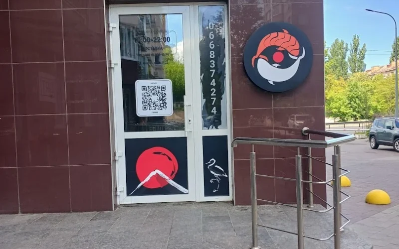 SALMON SUSHI — 1