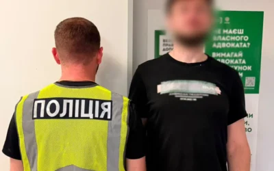 Конфлікт у готелі Києва: мешканець Дніпра вдарив сусіда ножем у живіт через зауваження доньці