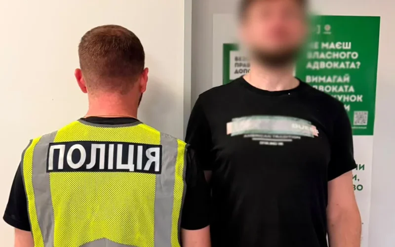 Конфлікт у готелі Києва: мешканець Дніпра вдарив сусіда ножем у живіт через зауваження доньці