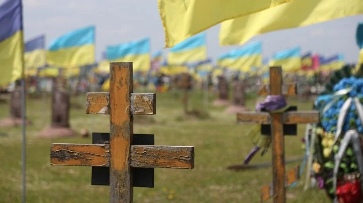 У Києві часткова компенсація за виготовлення та встановлення надгробків для полеглих Захисників і Захисниць зросла до 100 тисяч гривень