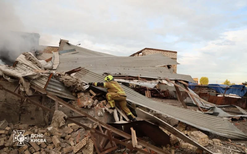 Російська атака на Київ: поранено 11 людей, серед них — 11-річна дитина (відео)