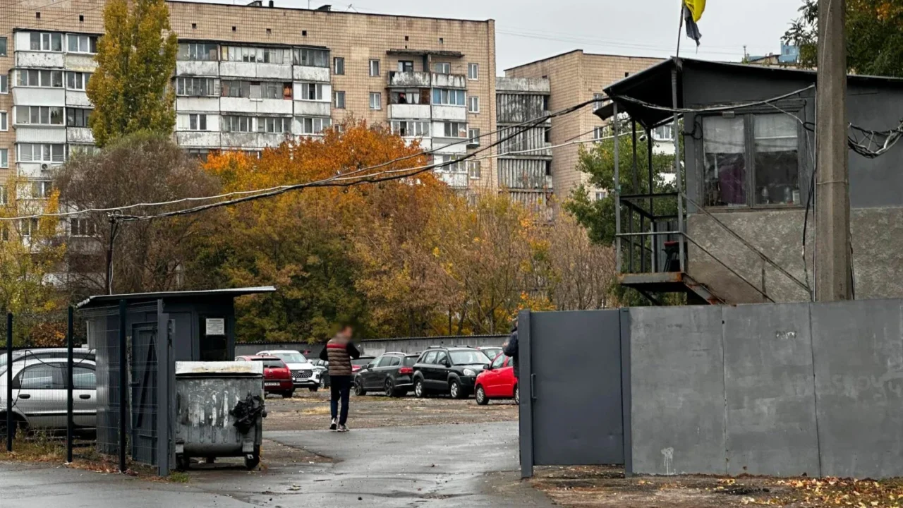 Захопив понад 3000 м² землі на Поділі під парковку: у Києві повідомили про підозру директору компанії