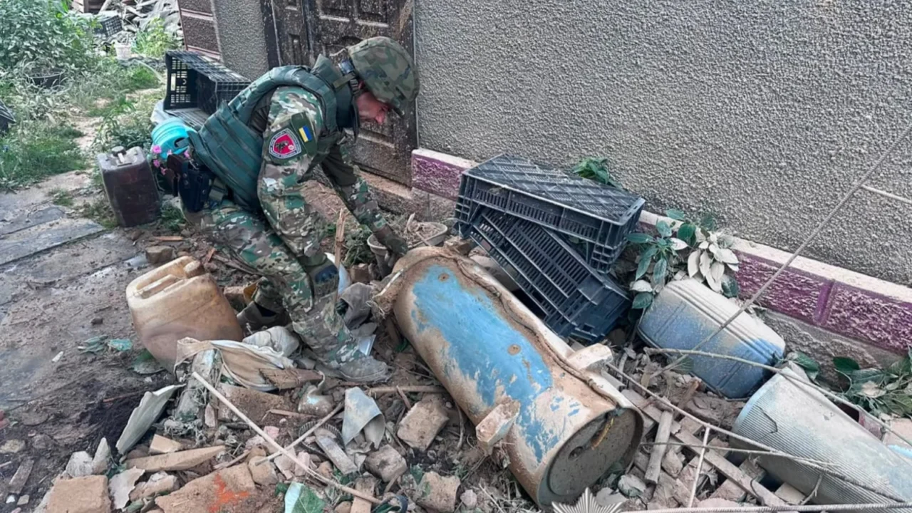 Російський обстріл Київщини: у Броварському районі пошкоджено три будинки, поранено родину (відео)