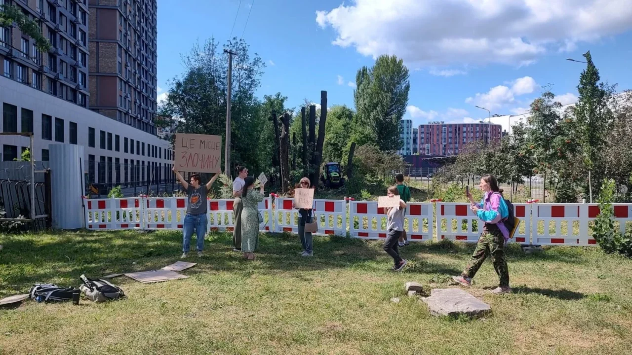 На Теремках протестують проти вирубки дерев