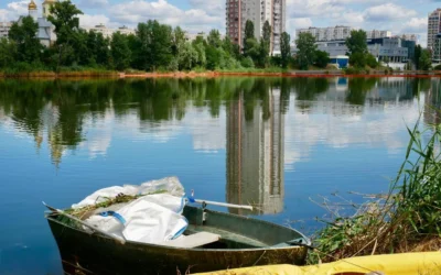 Ліквідація наслідків забруднення озера Кирилівського: за 4 тижні очистили близько 640 м² забрудненої рослинності