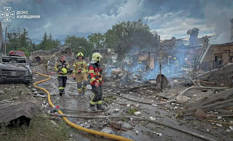 Кількість жертв удару по виставці озброєння на Київщині зросла до 12