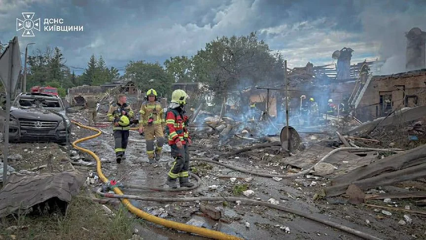 Кількість жертв удару по виставці озброєння на Київщині зросла до 12