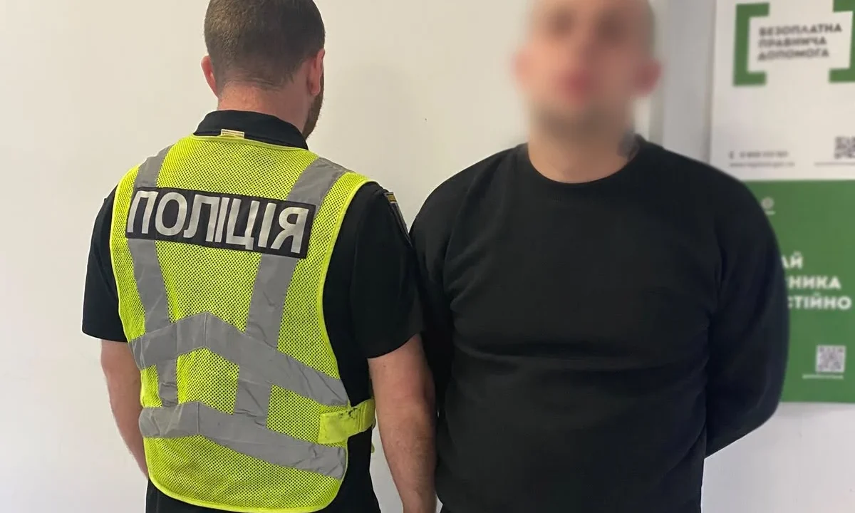 Киянин погрожував пістолетом і побив водія після дорожньої сварки (фото)